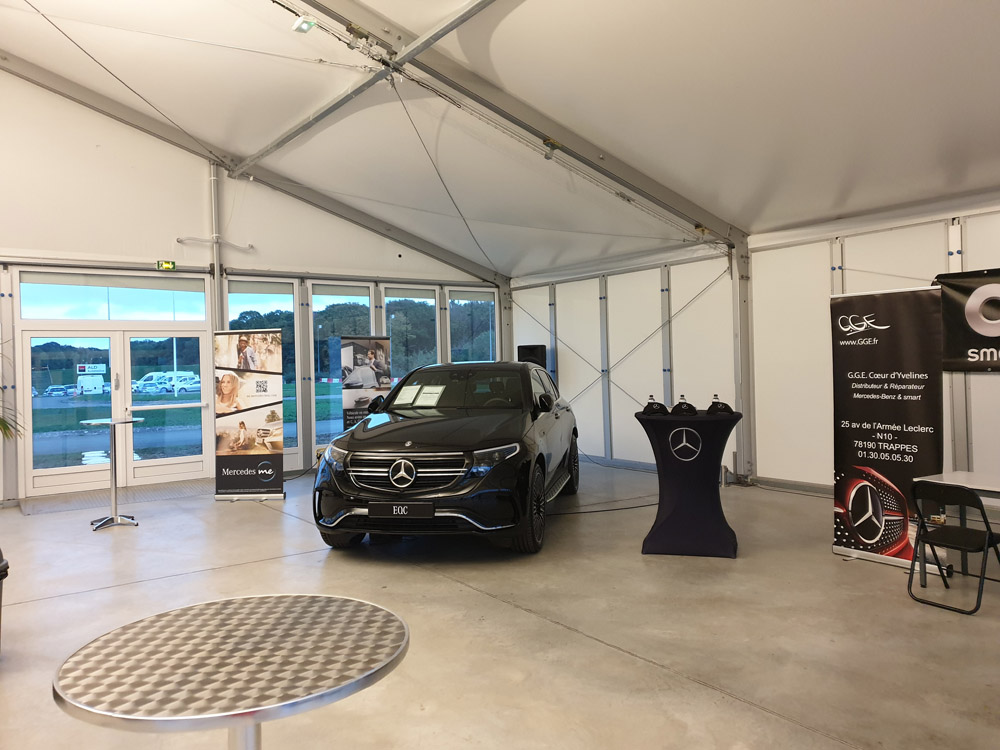 Exposition du SUV EQC de Mercedes