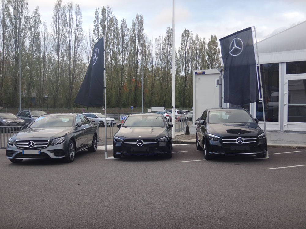 Exposition de 3 véhicules Mercedes