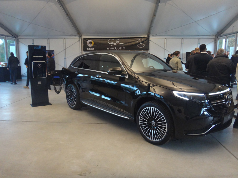 Exposition de l'EQC, le SUV 100% électrique de Mercedes
