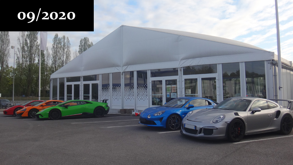 Exposition d'une MC Larren 540C, d'une Porsche 991 GT3, d'une Alpine A110, d'une Lamborghini Huracan et d'une Ferrari F488